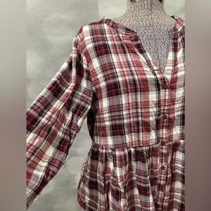 Maurices size medium red and browns plaid button-up baby-doll style long‎ sleeve